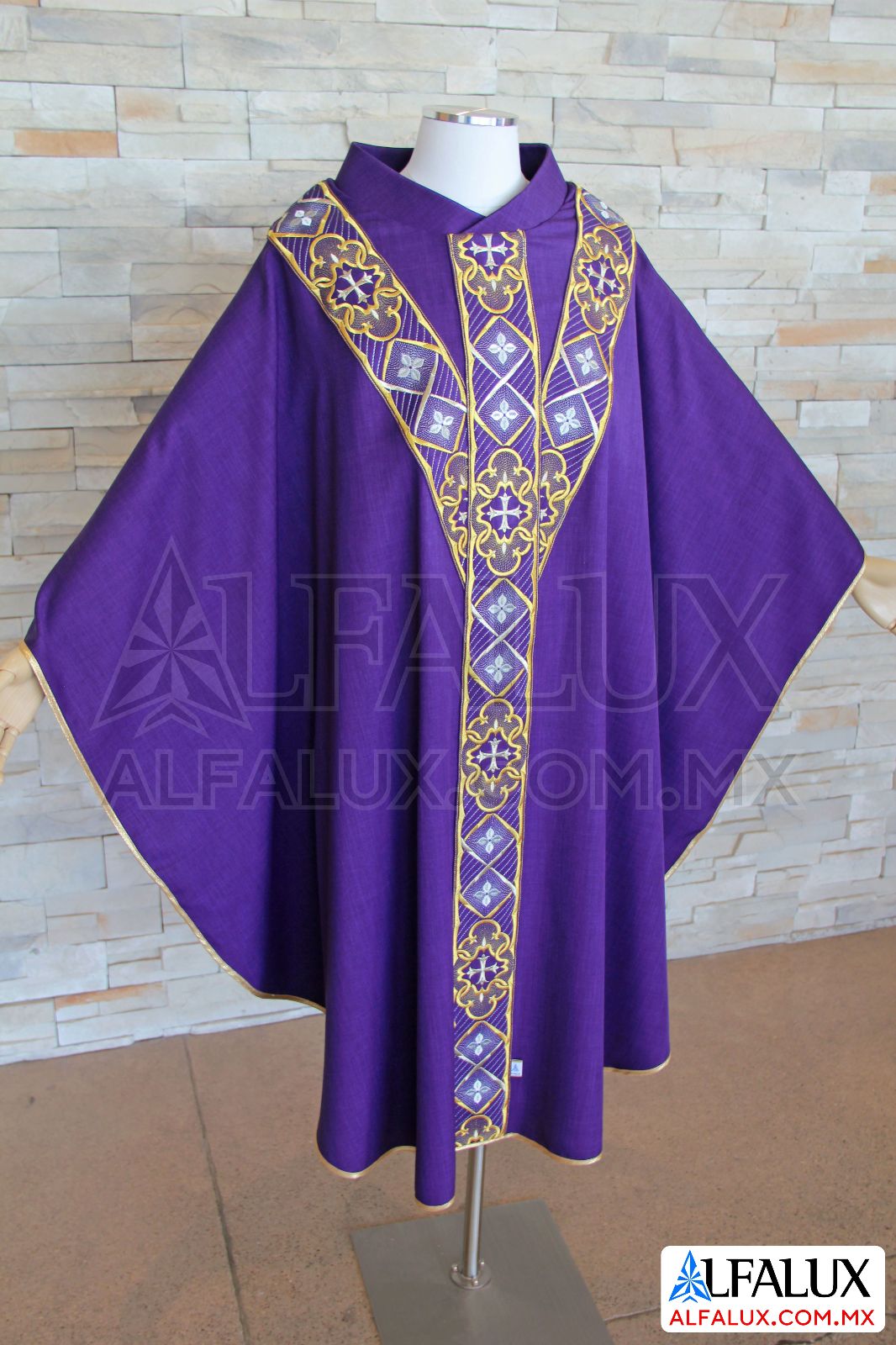 02 ROYAL Alfalux Casulla morado YEE (2)